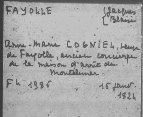 Fiche index manuscrite consacrée à Fiche de Jacques Blaise FAYOLLE, ancien concierge de la maison d'arrêt de Montélimar, renvoyant à un dossier de pension accordée à sa veuve Anne Marie Cogniel en 1824