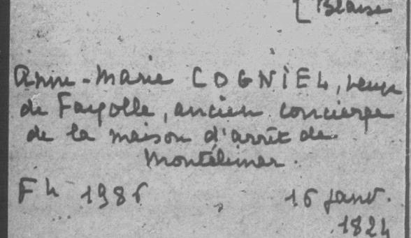 Fiche index manuscrite consacrée à Fiche de Jacques Blaise FAYOLLE, ancien concierge de la maison d'arrêt de Montélimar, renvoyant à un dossier de pension accordée à sa veuve Anne Marie Cogniel en 1824